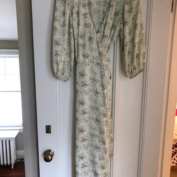 Never worn aritzia dress. No tags - Picture 2 of 2